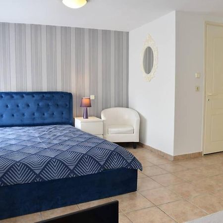 A Modern Bright Studio In The Center Of Кастория Экстерьер фото