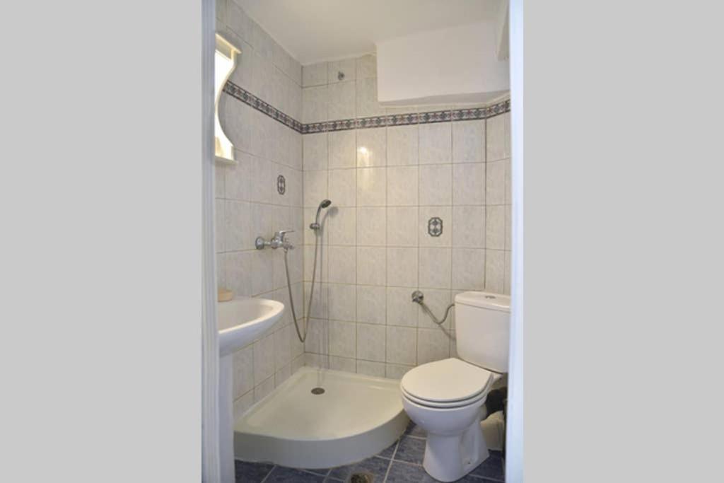 A Modern Bright Studio In The Center Of Кастория Экстерьер фото