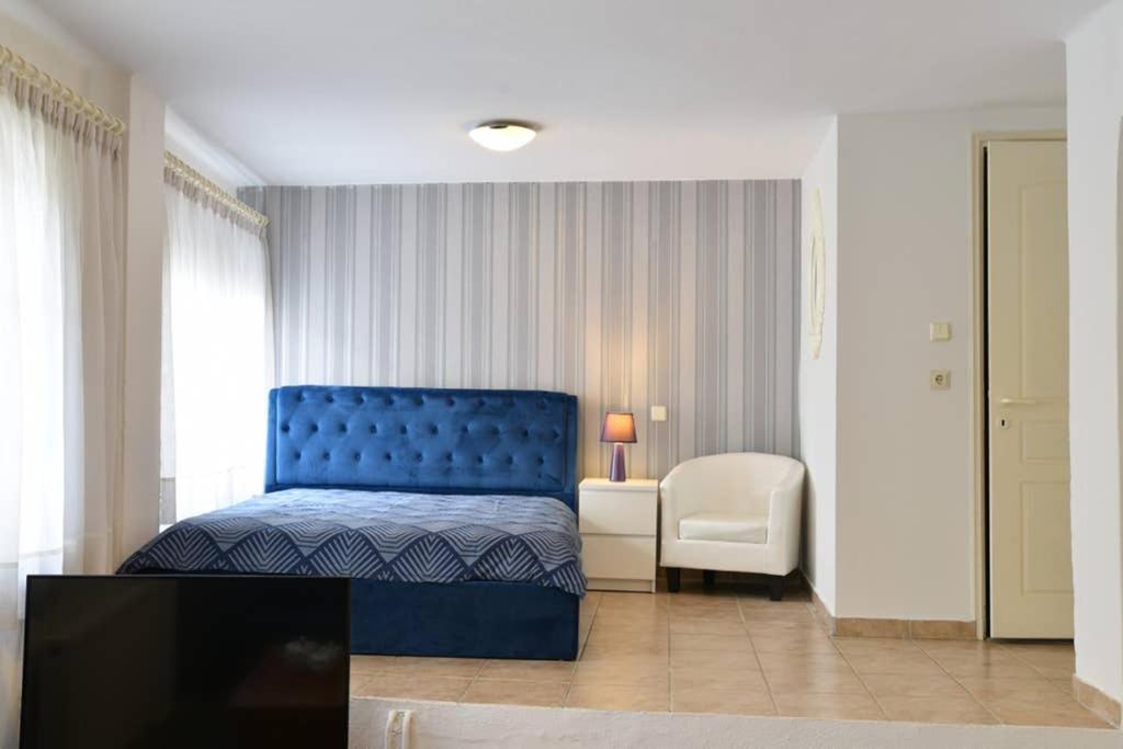 A Modern Bright Studio In The Center Of Кастория Экстерьер фото